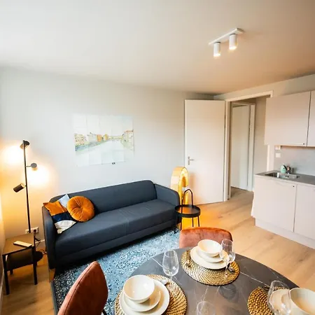 公寓 Balanced 3 Bedroom Serviced 68m2 *