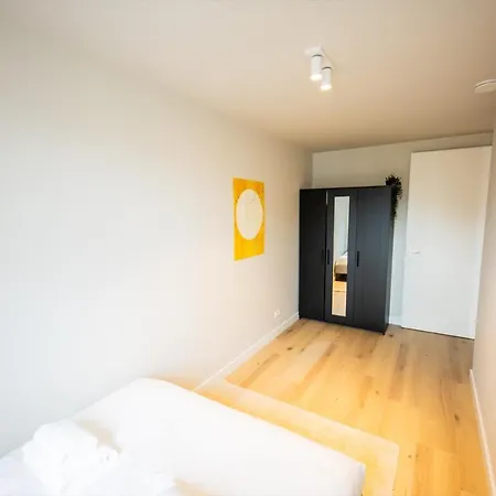 公寓 Balanced 3 Bedroom Serviced 68m2 *